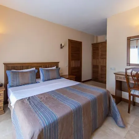 Апартаменты Sleeps 2, Modern With Shared Pool - Awz 304, 2 *